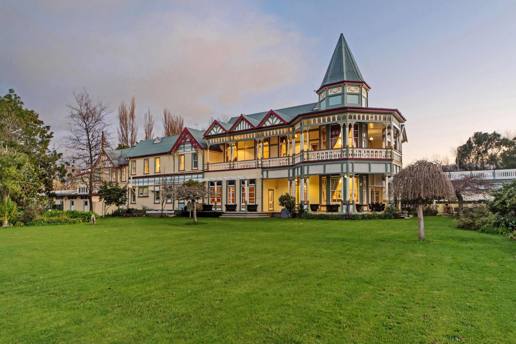 Highden Manor Estate 호텔 파머스턴노스 외부 사진