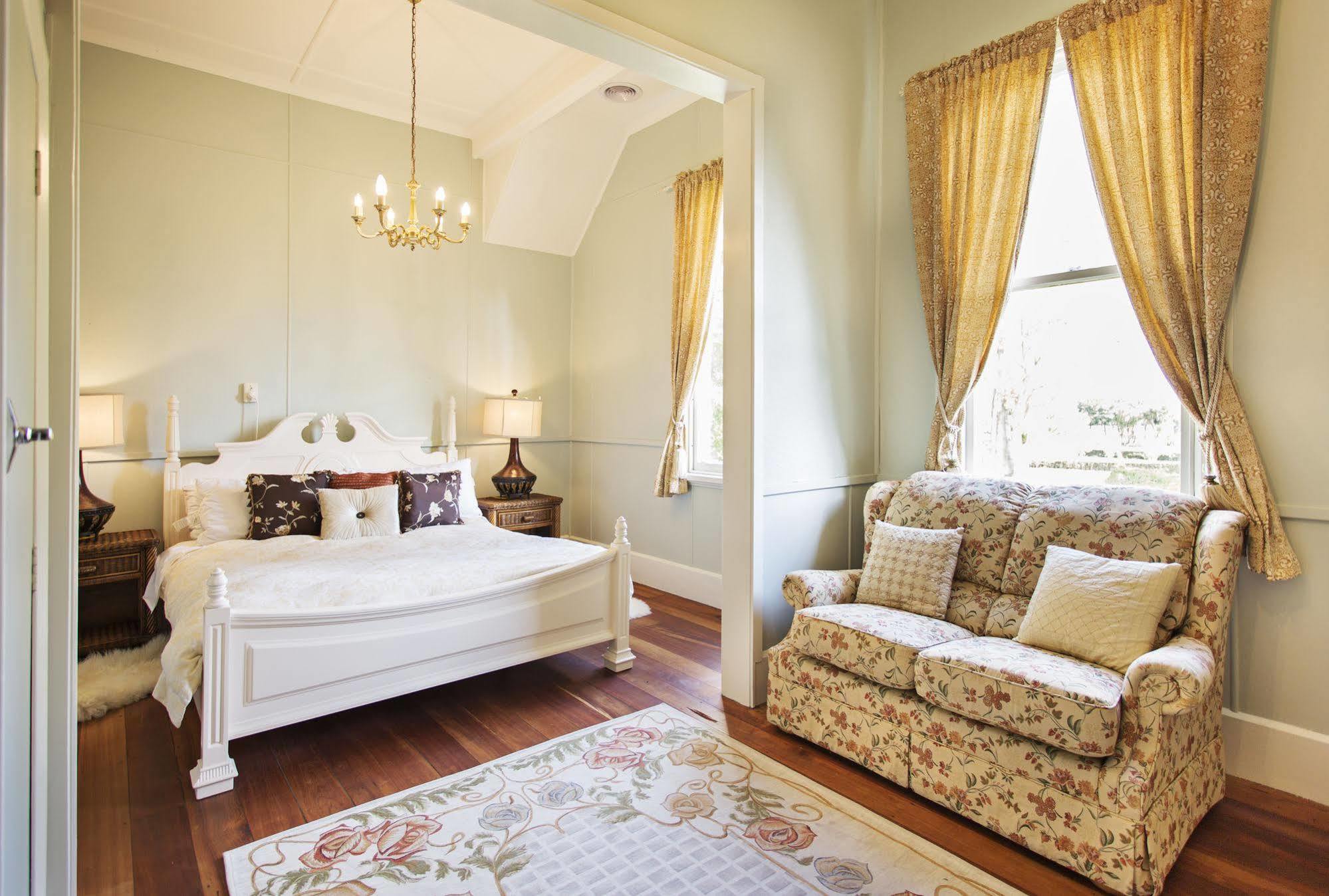 Highden Manor Estate 호텔 파머스턴노스 외부 사진