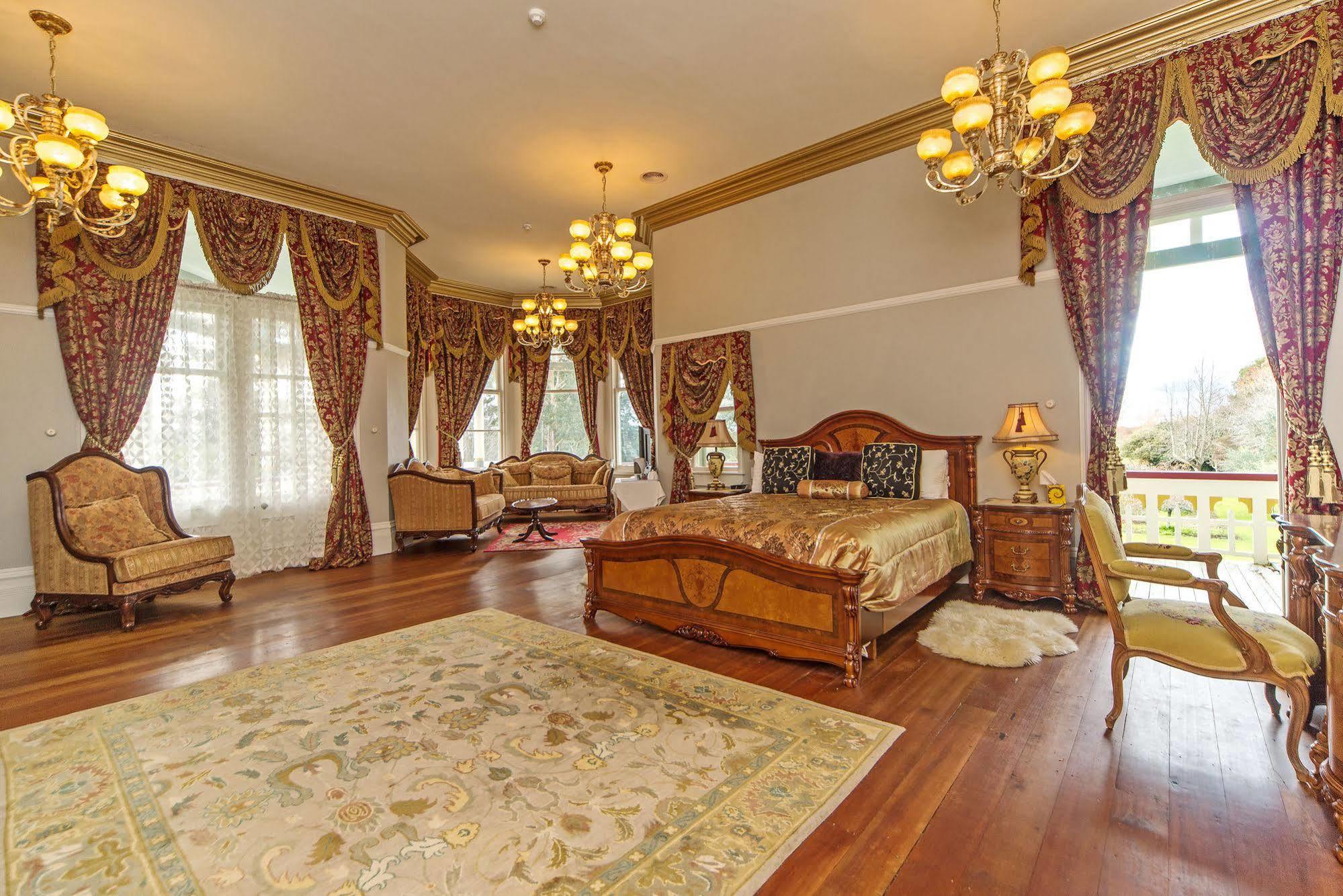 Highden Manor Estate 호텔 파머스턴노스 외부 사진